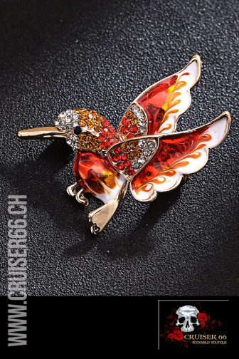 Brosche Kolibri Rot Rockabilly Retro Vintage Swing Cruiser66 Party Hochzeit Mode Boutique Trauzeugin Trauzeuge Brautfuehrer Braeutigam Brautfuehrerin Schweiz Oberbueren St-Gallen Wil Uzwil Frauenfeld Schaffhausen Konstanz Amriswil Winterthur Bischofszell Weinfelden Appenzell Herisau Rorschach Buchs Zuerich Waedenswil Oesterreich Vorarlberg Liechtenstein Vaduz Chur Vintage Fashion 50s 50-s-Style Rock-and-Roll Kleider Sommer Petticoats Swing Fest Night US-Car Meeting Ami-Treffen US-Car Amitreffen Szene Pinup Shop Blusen Top Petticoat Schuhe Bowling Shirt Leopard Polka Dot Cherry Kirschen Latzhosen Skirt Rock Banned Collectif Hearts and Roses Hell Bunny Six Popsoda Dolly Dotty King Queen Kerosin Lady Vintage Rumble 59 Unique Vintage Rusty Pistons Vivien of Holloway Grace In LA Rock Revival Miss Me #cruiser66 #vintage #style #fashion #collegejacke #kingkerosin #petticoat